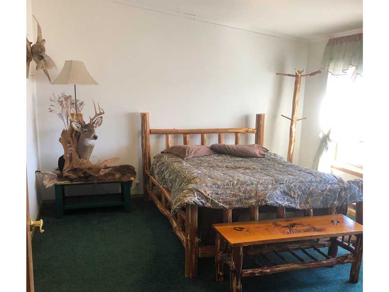 Stonebridge Hunting Ranch Lodge Bedroom